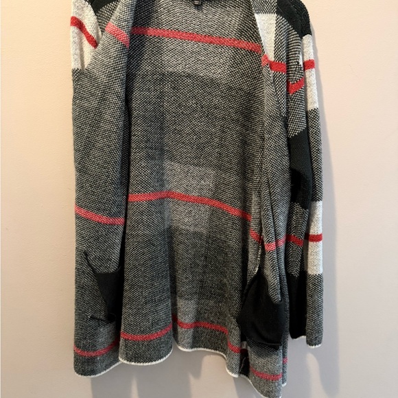 Chic Plaid Open-Front Cardigan - Picture 3 of 9